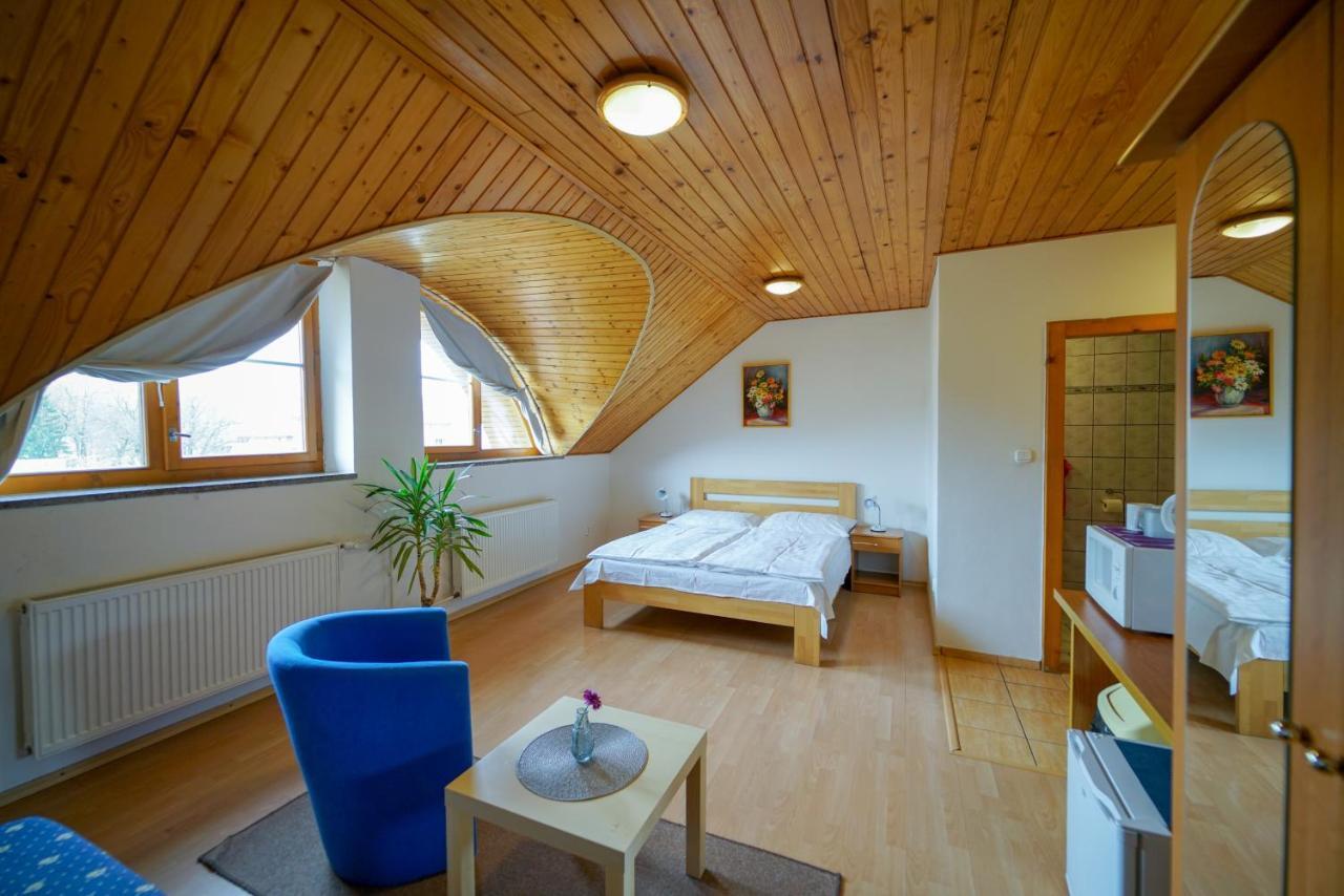 Penzion Fantazia Poprad - Self Check-In ภายนอก รูปภาพ